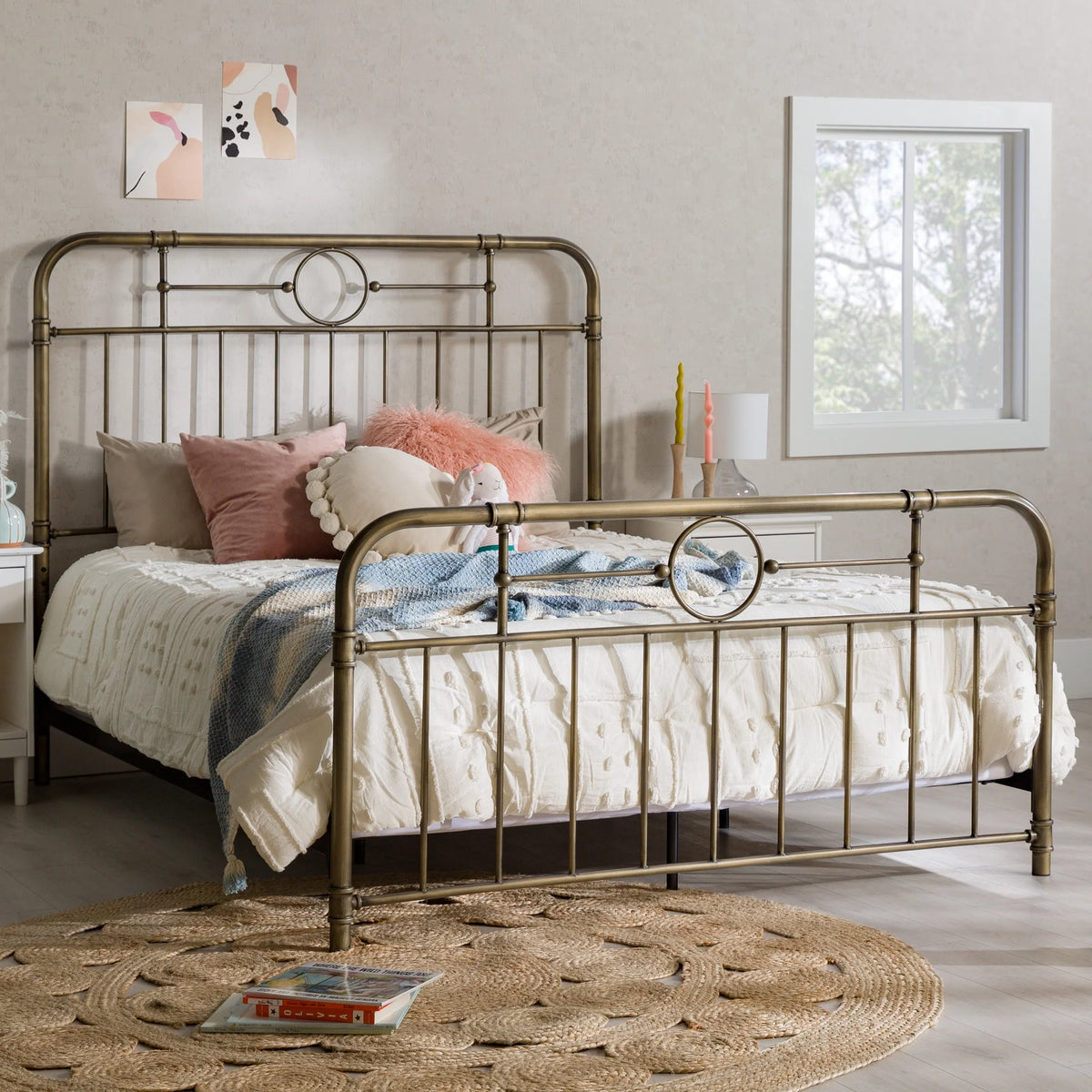 Queen Metal Bed S61677
