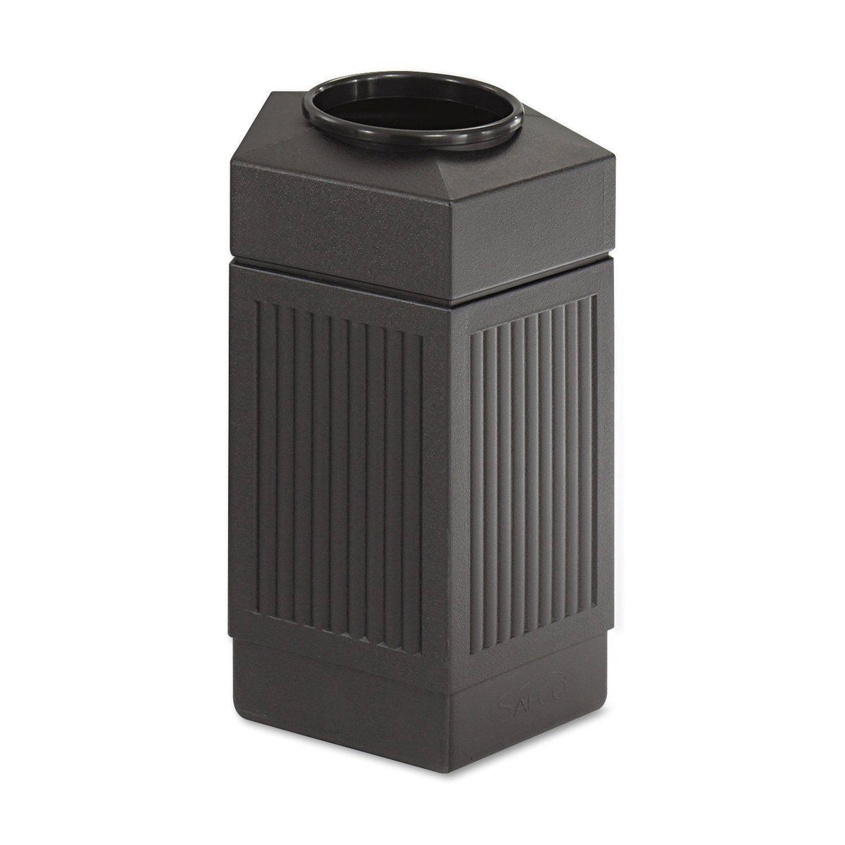 Black 30.1 gal Outdoor Trash Can J9407