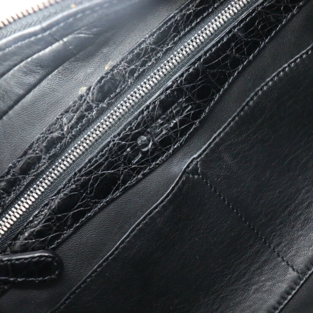 Pre-Owned Leather Suede Handbag P562131