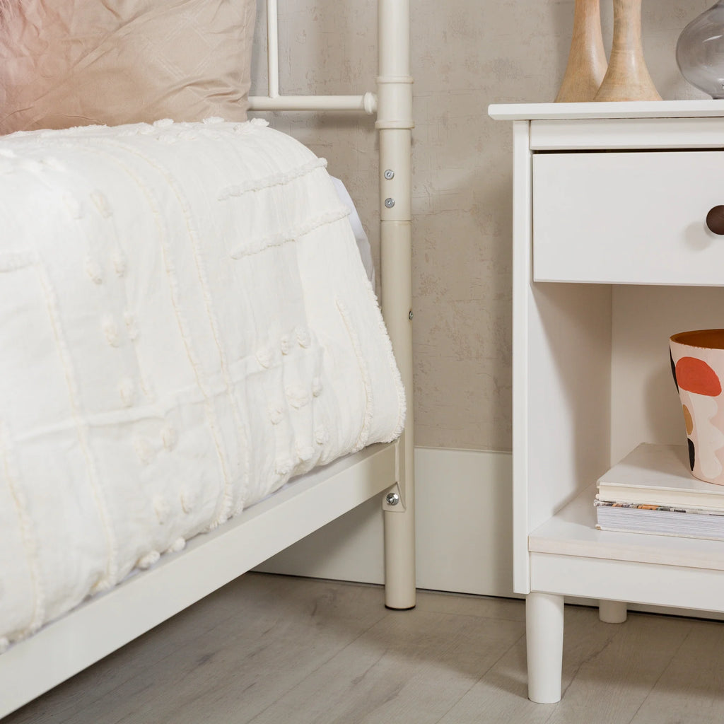 Queen Metal Bed S61677