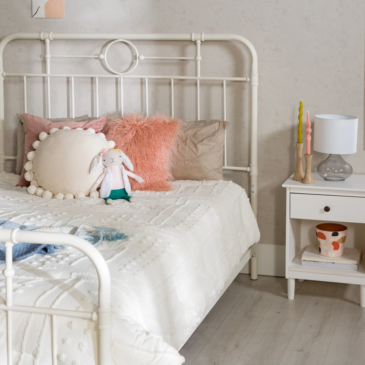 Queen Metal Bed S61677