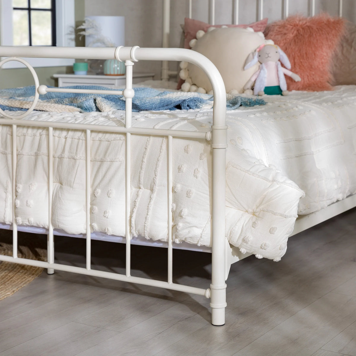 Queen Metal Bed S61677